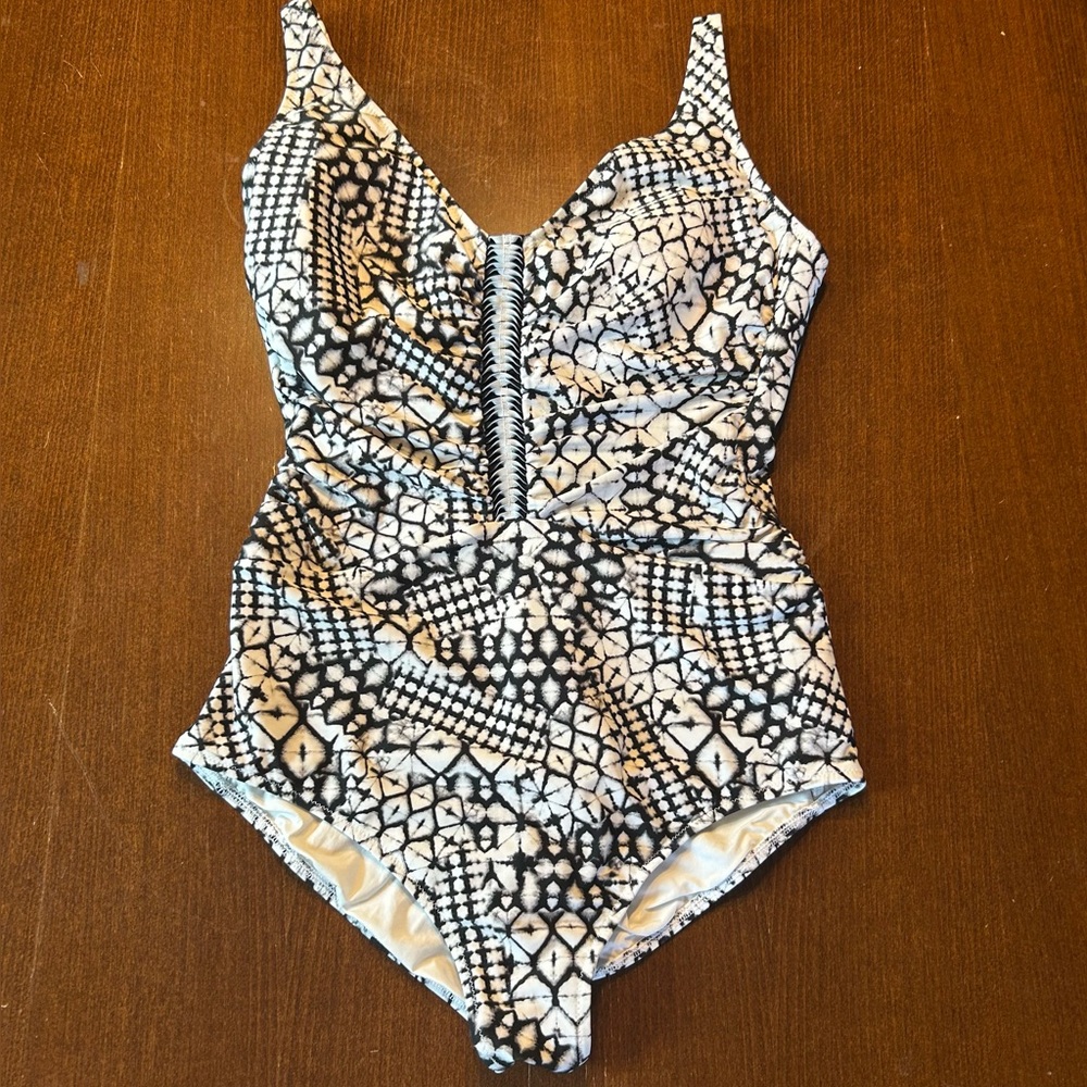 Profile By Gottex black and white print one piece swimsuit size 14